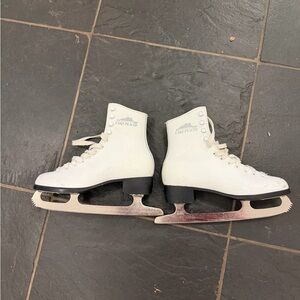 Lake Placid White Ice Skates size 6
